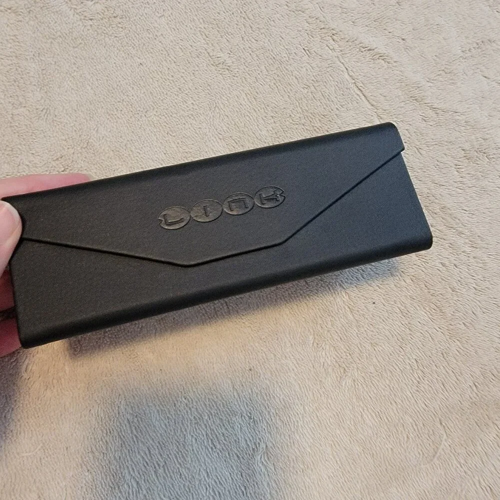 Link Black Triangle/Fold Flat Sunglass or Eyeglass Case Hard Side